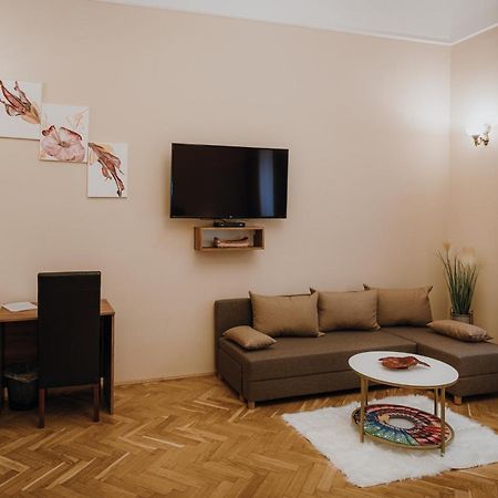Dozsa Apartman Сегед Экстерьер фото