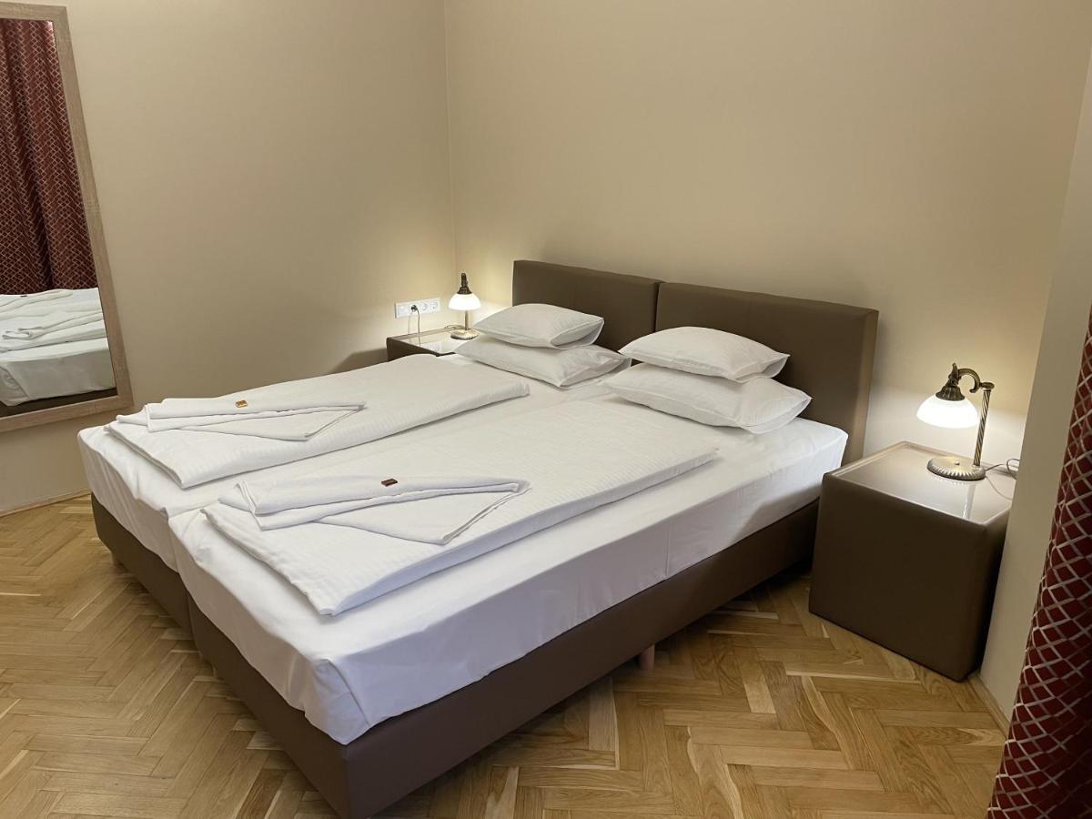 Dozsa Apartman Сегед Экстерьер фото
