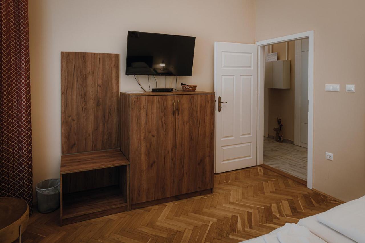 Dozsa Apartman Сегед Экстерьер фото