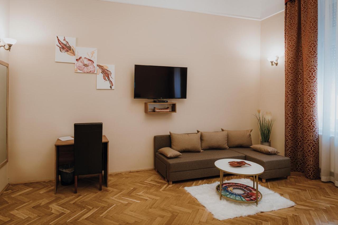 Dozsa Apartman Сегед Экстерьер фото