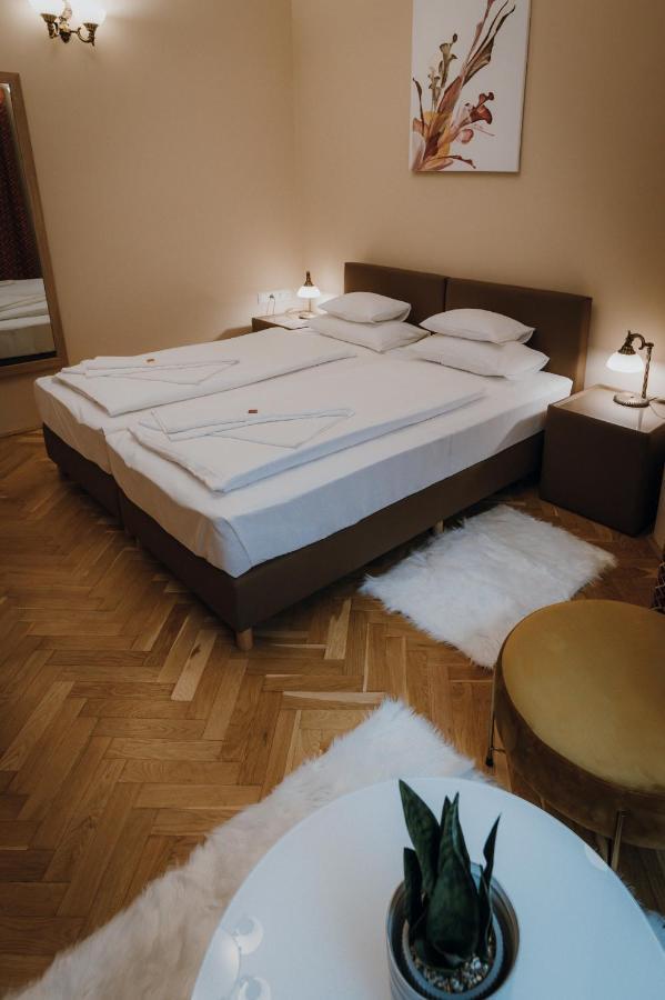 Dozsa Apartman Сегед Экстерьер фото
