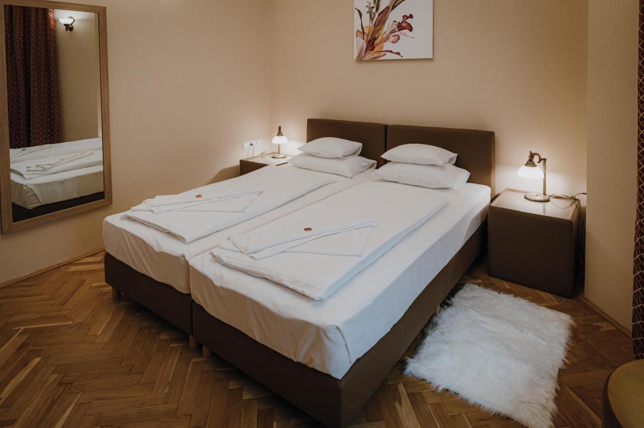 Dozsa Apartman Сегед Экстерьер фото