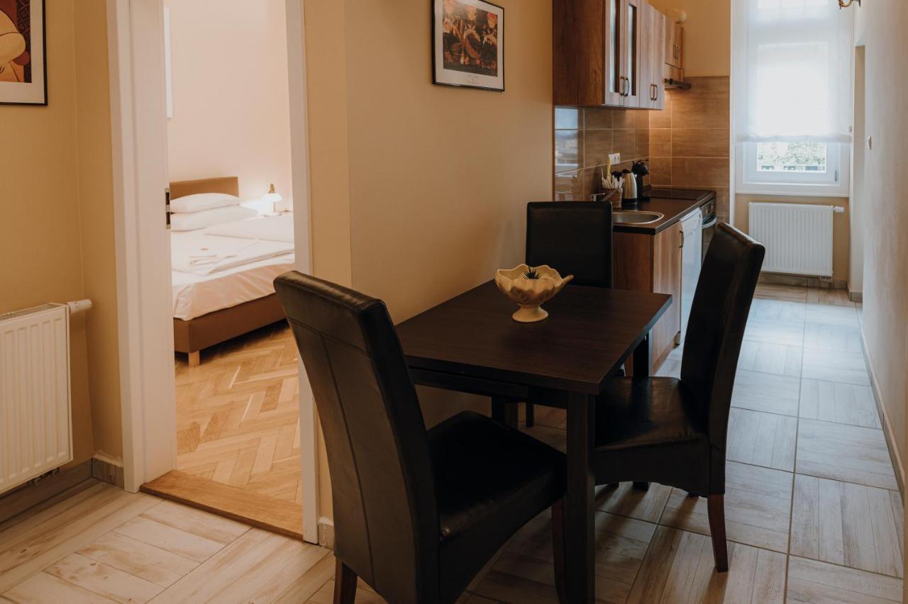 Dozsa Apartman Сегед Экстерьер фото