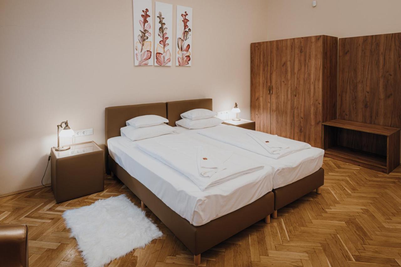 Dozsa Apartman Сегед Экстерьер фото